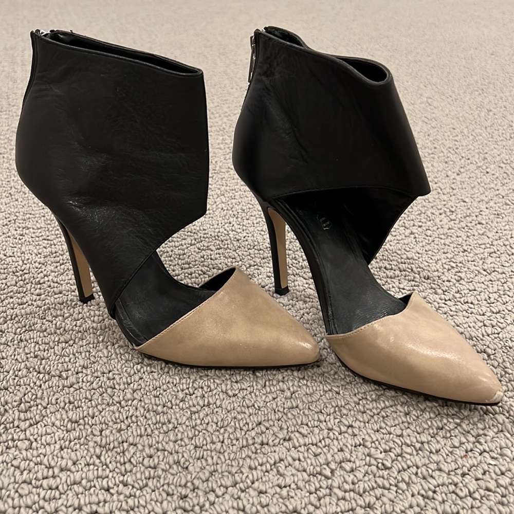 BLACK & TAN ALDO PUMPS-size 7 (37.5 EUR/4.5 UK)